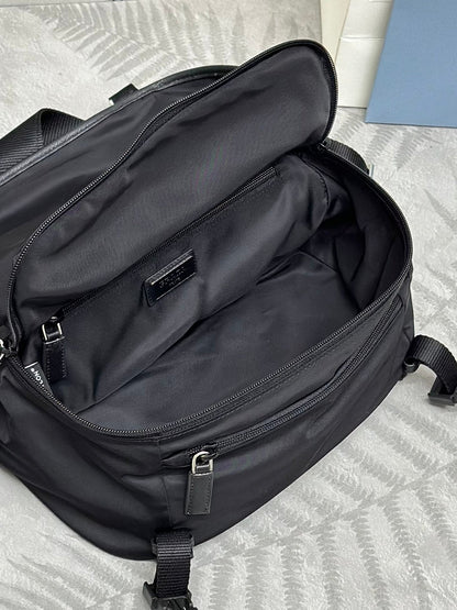 ショルダーバッグ 27 ブラック RE-NYLON トライアングルロゴ