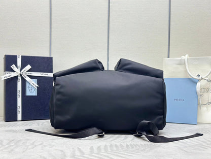 SAC À DOS À LOGO TRIANGLE 42 EN RE-NYLON NOIR