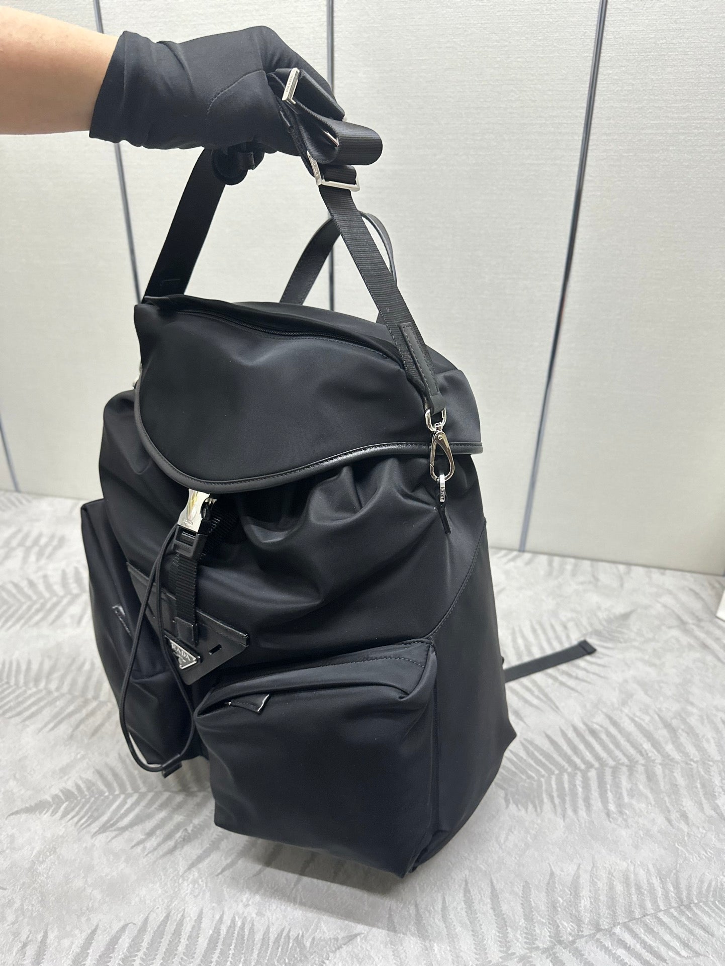 SAC À DOS À LOGO TRIANGLE 42 EN RE-NYLON NOIR