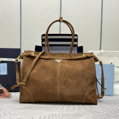 SAC CABAS AVEC CEINTURE 42 EN DAIM MARRON ROUGE QUINCAILLERIE DORÉ