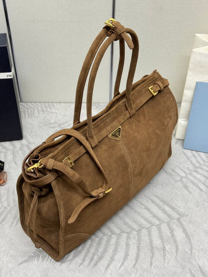 SAC CABAS AVEC CEINTURE 42 EN DAIM MARRON ROUGE QUINCAILLERIE DORÉ