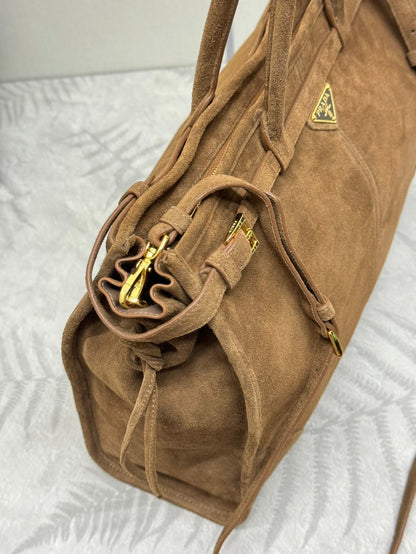 SAC CABAS AVEC CEINTURE 42 EN DAIM MARRON ROUGE QUINCAILLERIE DORÉ