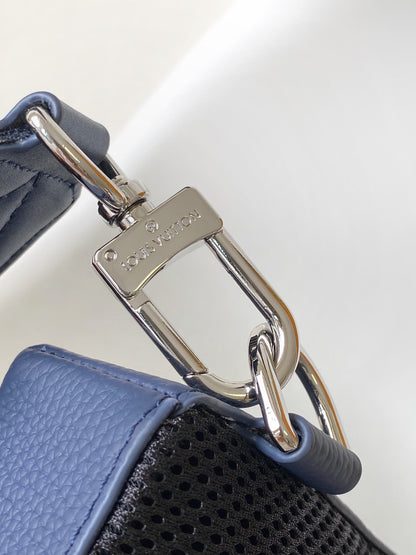 SAC À BANDOULIÈRE PILOT 30 EN CUIR DE VEAU BLEU MARINE
