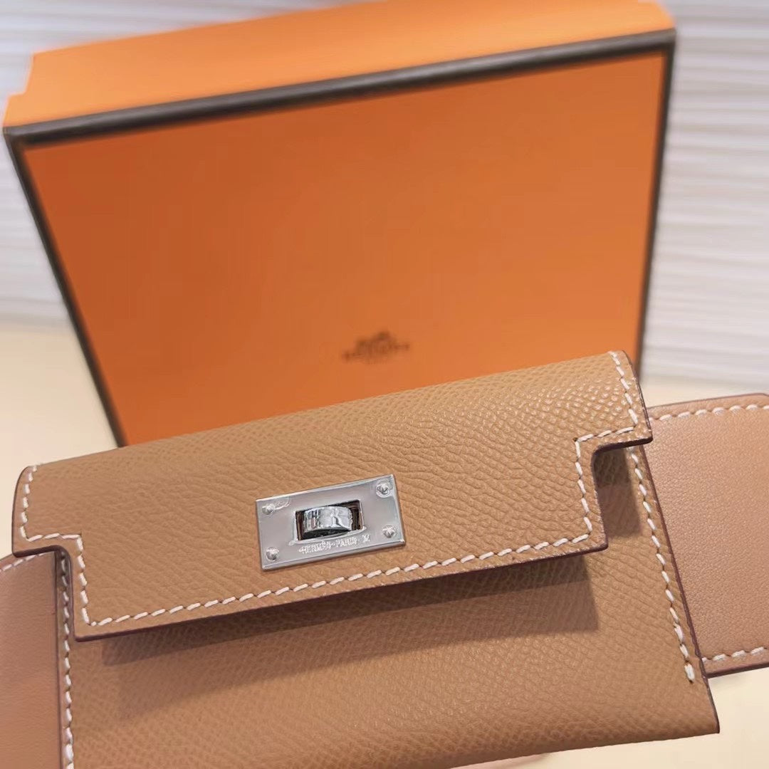 Bandoulière Kelly Pocket 50 mm en cuir Epsom marron avec quincaillerie argentée 