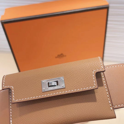 Bandoulière Kelly Pocket 50 mm en cuir Epsom marron avec quincaillerie argentée 