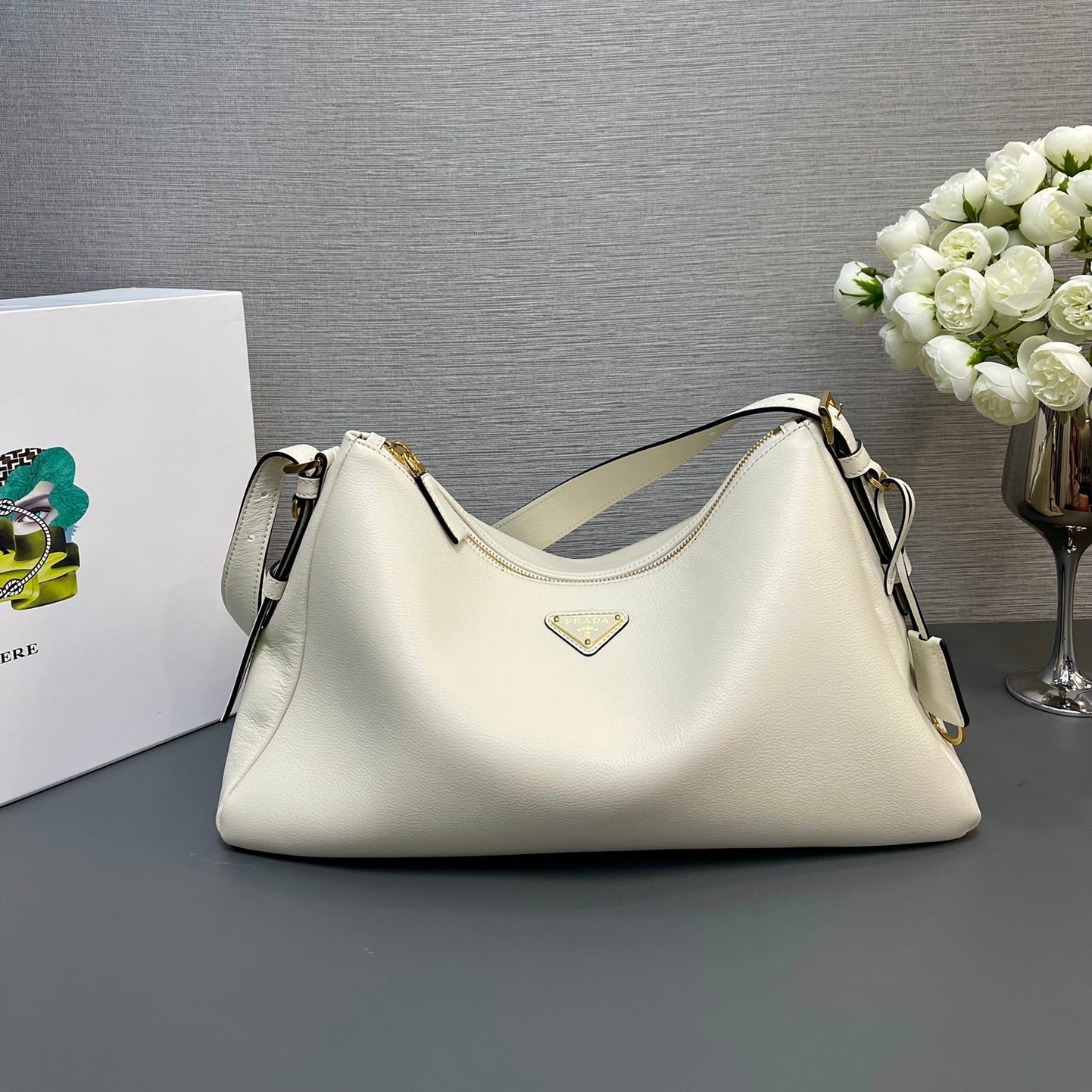 GRAND SAC HOBO 39 EN CUIR D'AGNEAU SOUPLE BLANC