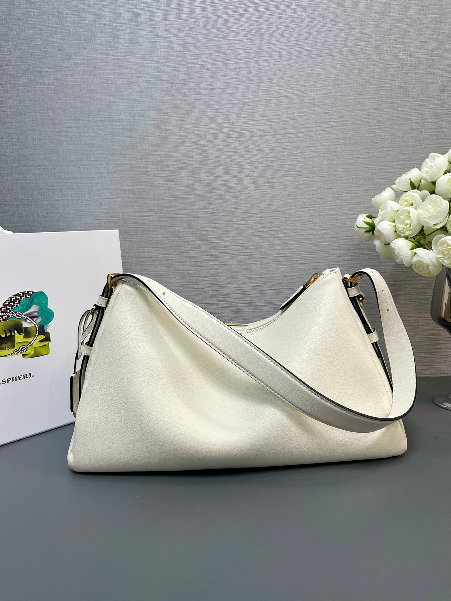 GRAND SAC HOBO 39 EN CUIR D'AGNEAU SOUPLE BLANC