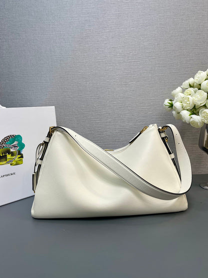 GRAND SAC HOBO 39 EN CUIR D'AGNEAU SOUPLE BLANC
