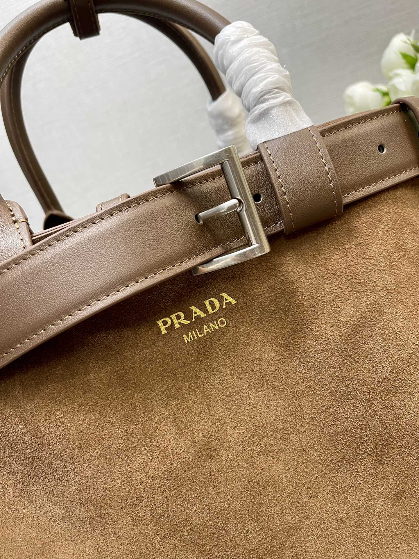 SAC CABAS MOYEN AVEC CEINTURE 35 EN DAIM MARRON ROUGE