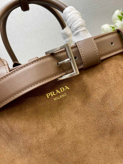SAC CABAS MOYEN AVEC CEINTURE 35 EN DAIM MARRON ROUGE