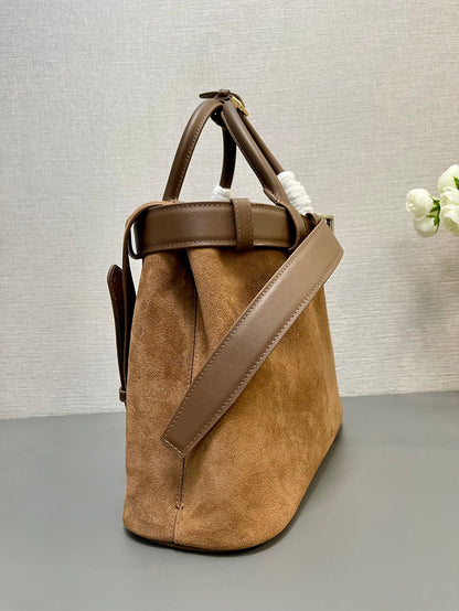 SAC CABAS MOYEN AVEC CEINTURE 35 EN DAIM MARRON ROUGE