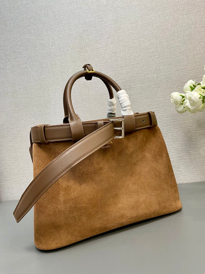 SAC CABAS MOYEN AVEC CEINTURE 35 EN DAIM MARRON ROUGE