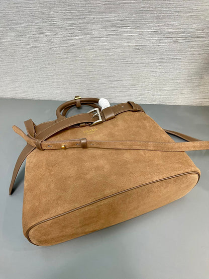 SAC CABAS MOYEN AVEC CEINTURE 35 EN DAIM MARRON ROUGE