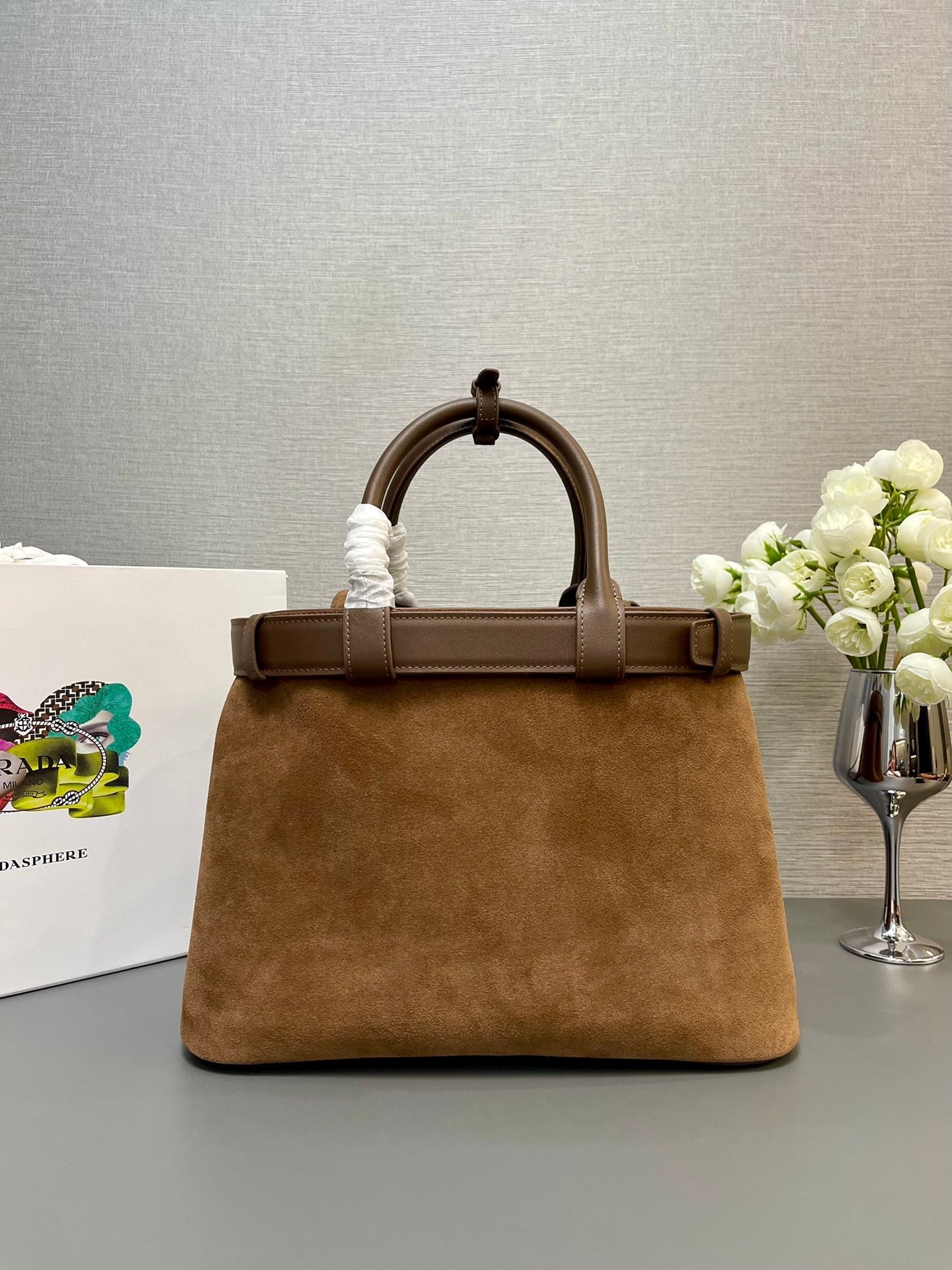 SAC CABAS MOYEN AVEC CEINTURE 35 EN DAIM MARRON ROUGE