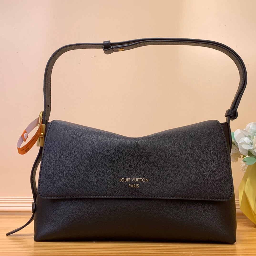 Sac messager LV Low Key en cuir de veau noir 205010