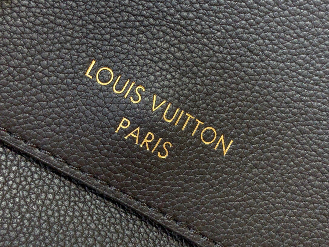 Sac messager LV Low Key en cuir de veau noir 205010