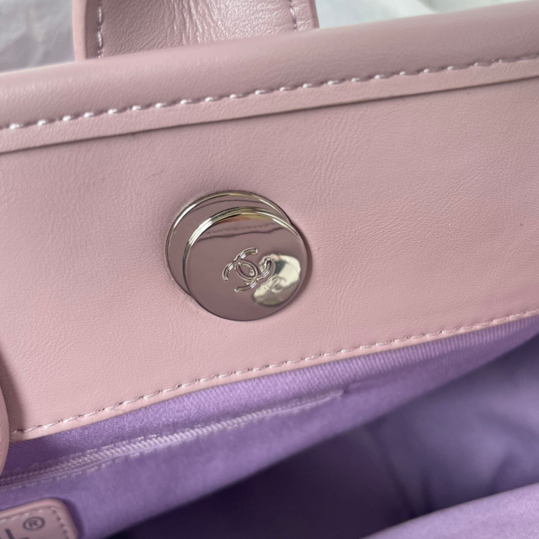 Sac shopping CC 34 cm en cuir de veau rose violet, accessoires argentés