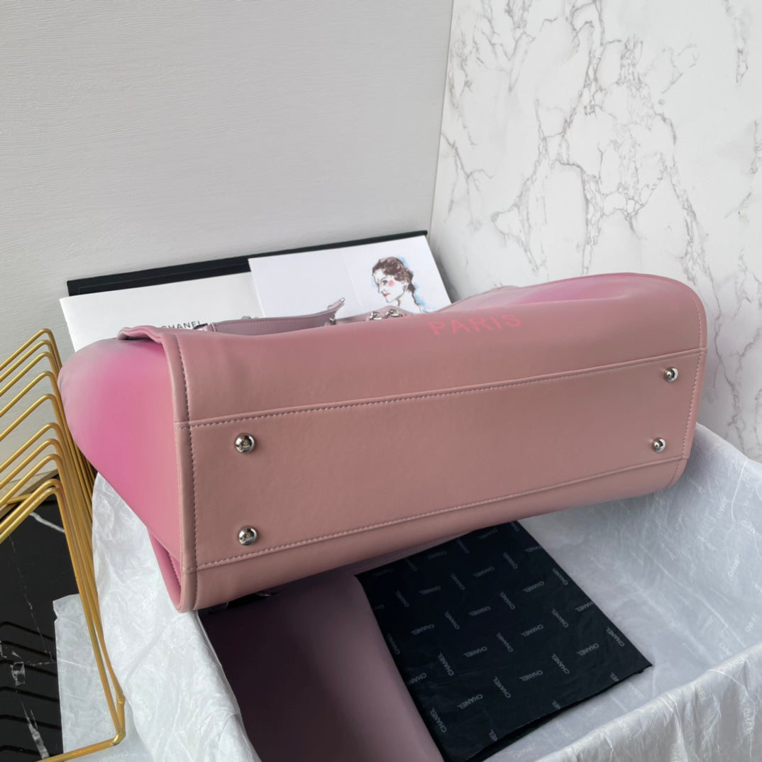 Sac shopping CC 34 cm en cuir de veau rose violet, accessoires argentés