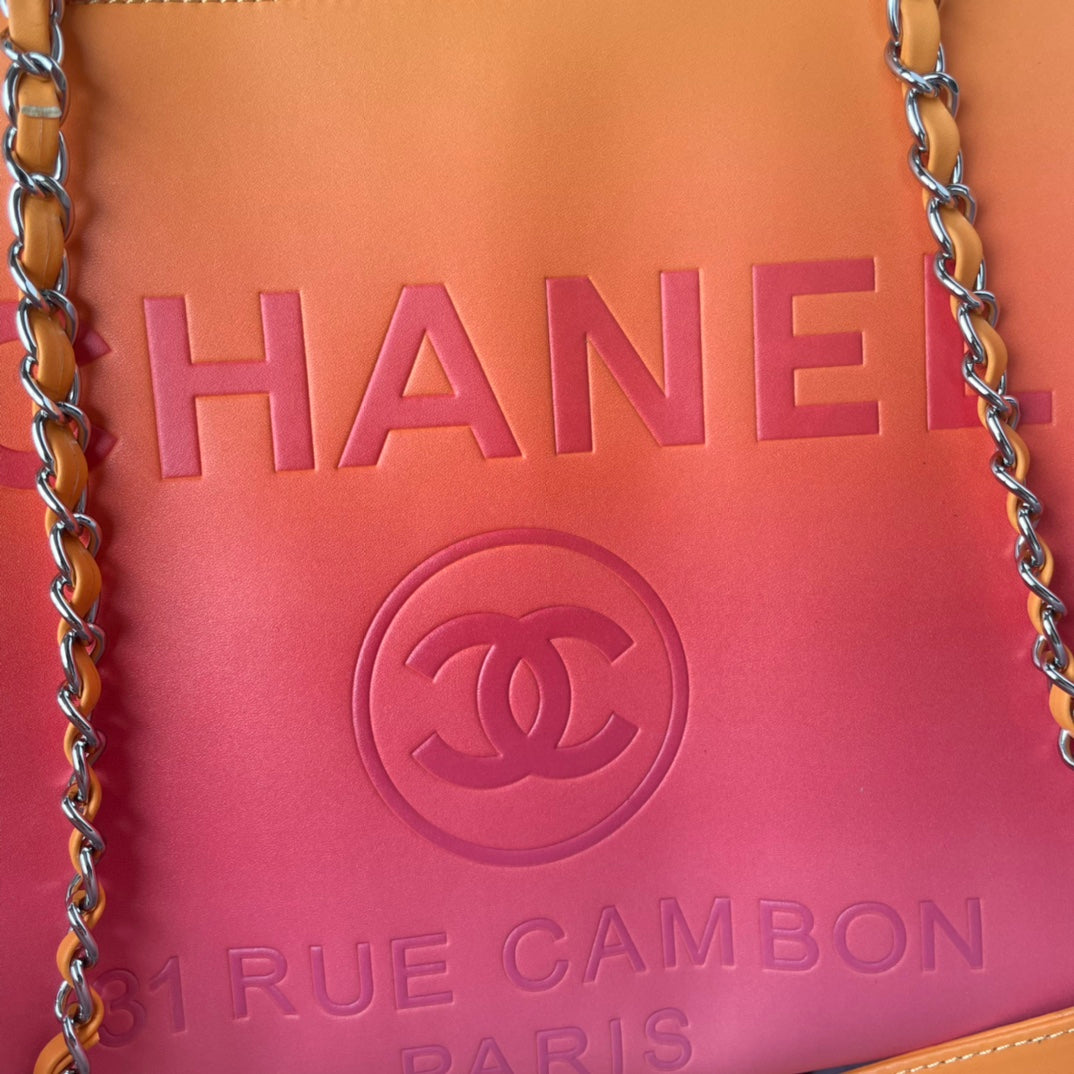 Sac shopping CC 34 cm en cuir de veau orange violet, accessoires dorés