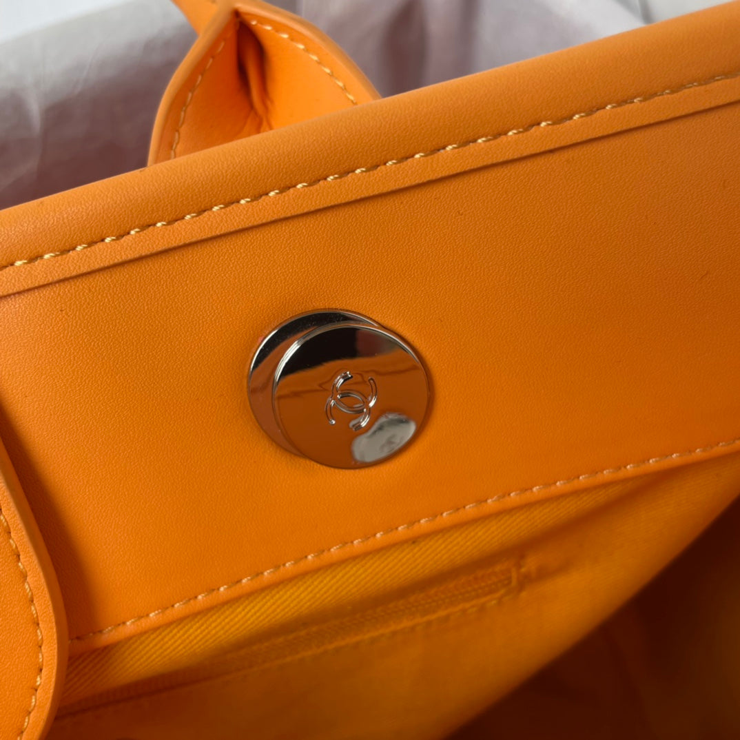 Sac shopping CC 34 cm en cuir de veau orange violet, accessoires dorés