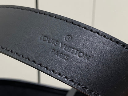 Sac à main Carry All PM 33,5 en cuir noir avec chaîne argentée
