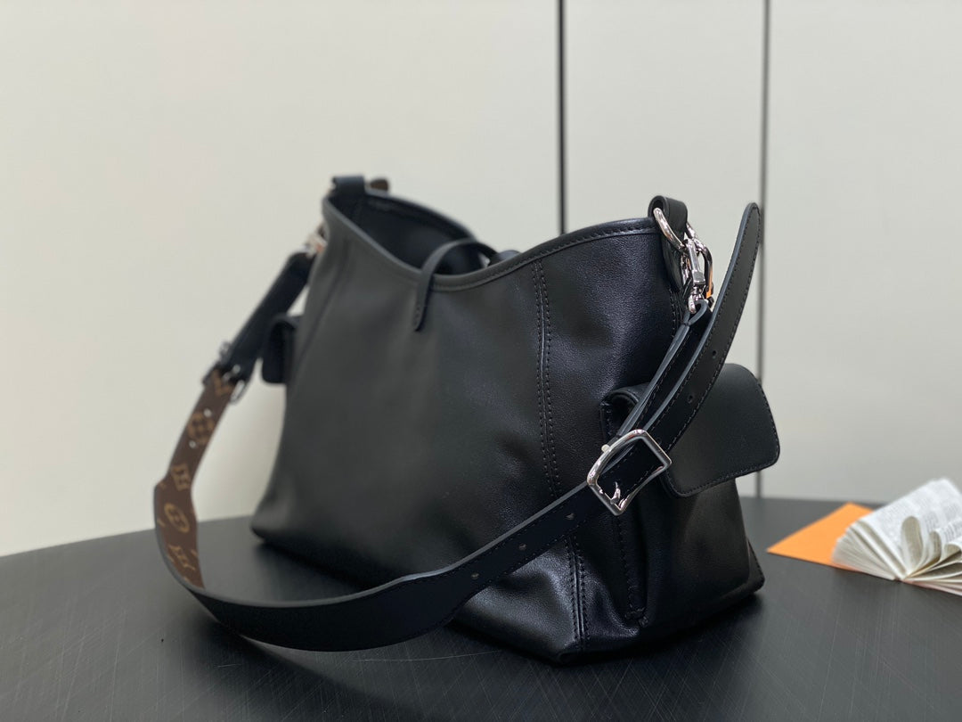 Sac à main Carry All PM 33,5 en cuir noir avec chaîne argentée