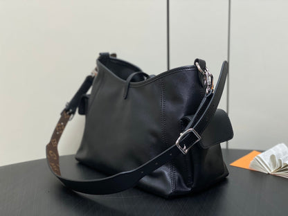 Sac à main Carry All PM 33,5 en cuir noir avec chaîne argentée