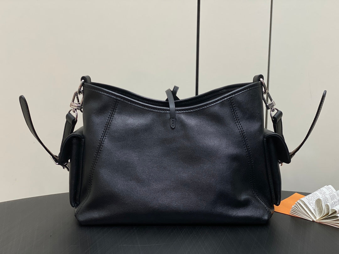 Sac à main Carry All PM 33,5 en cuir noir avec chaîne argentée