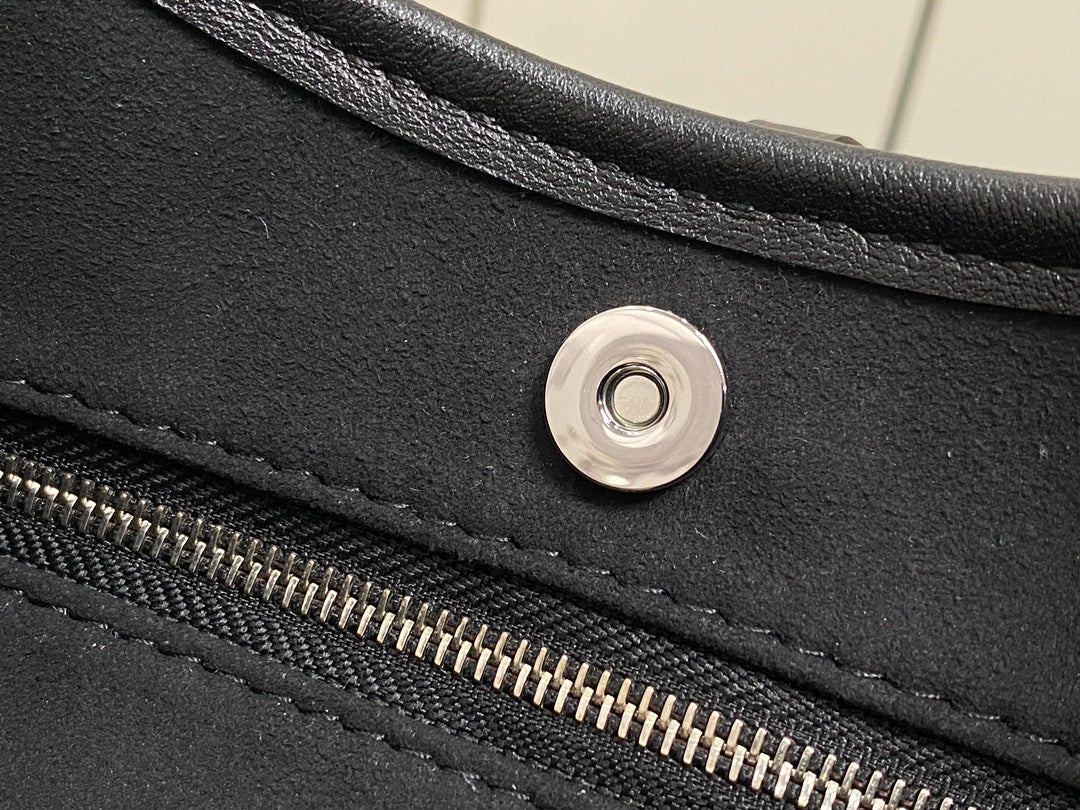 Sac à main Carry All PM 33,5 en cuir noir avec chaîne argentée