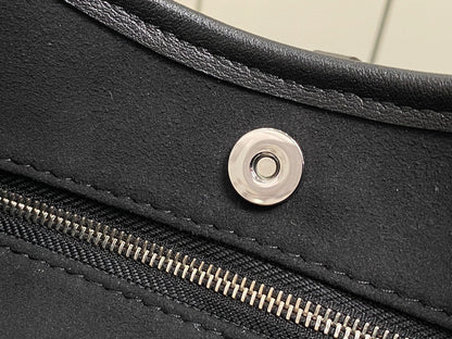 Sac à main Carry All PM 33,5 en cuir noir avec chaîne argentée