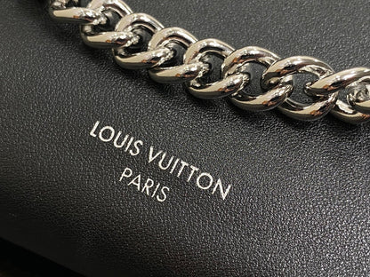 Sac à main Carry All PM 33,5 en cuir noir avec chaîne argentée