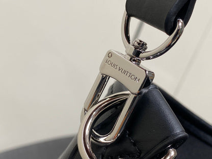 Sac à main Carry All PM 33,5 en cuir noir avec chaîne argentée