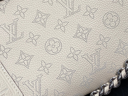 hand it all pm 29cm beige mahina calfskin