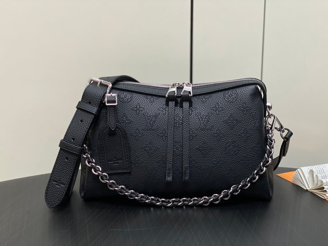Hand it all pm 29 cm cuir de veau Mahina noir