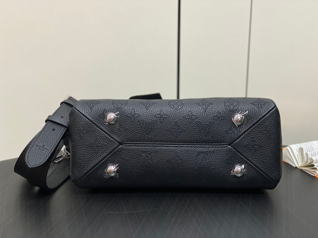 Hand it all pm 29 cm cuir de veau Mahina noir