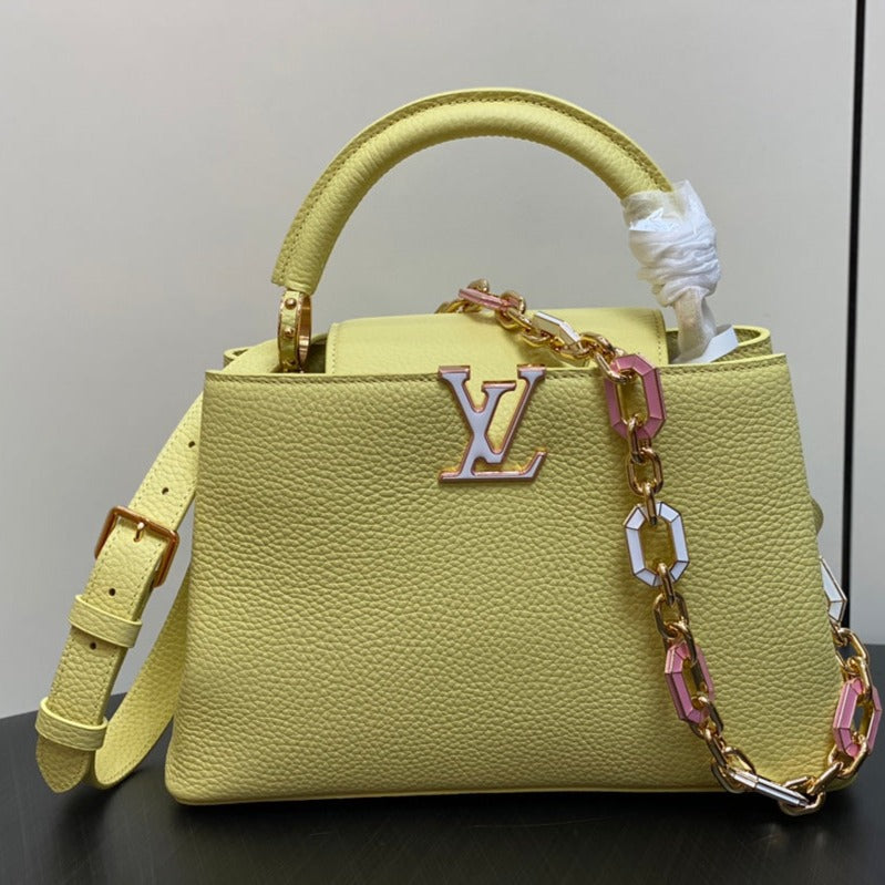 capucines mm 31,5 cuir de taurillon jaune accastillage doré