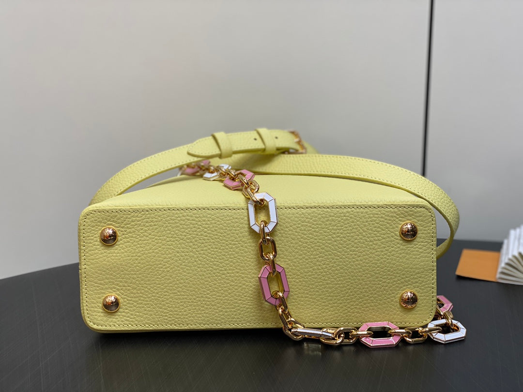 capucines mm 31,5 cuir de taurillon jaune accastillage doré