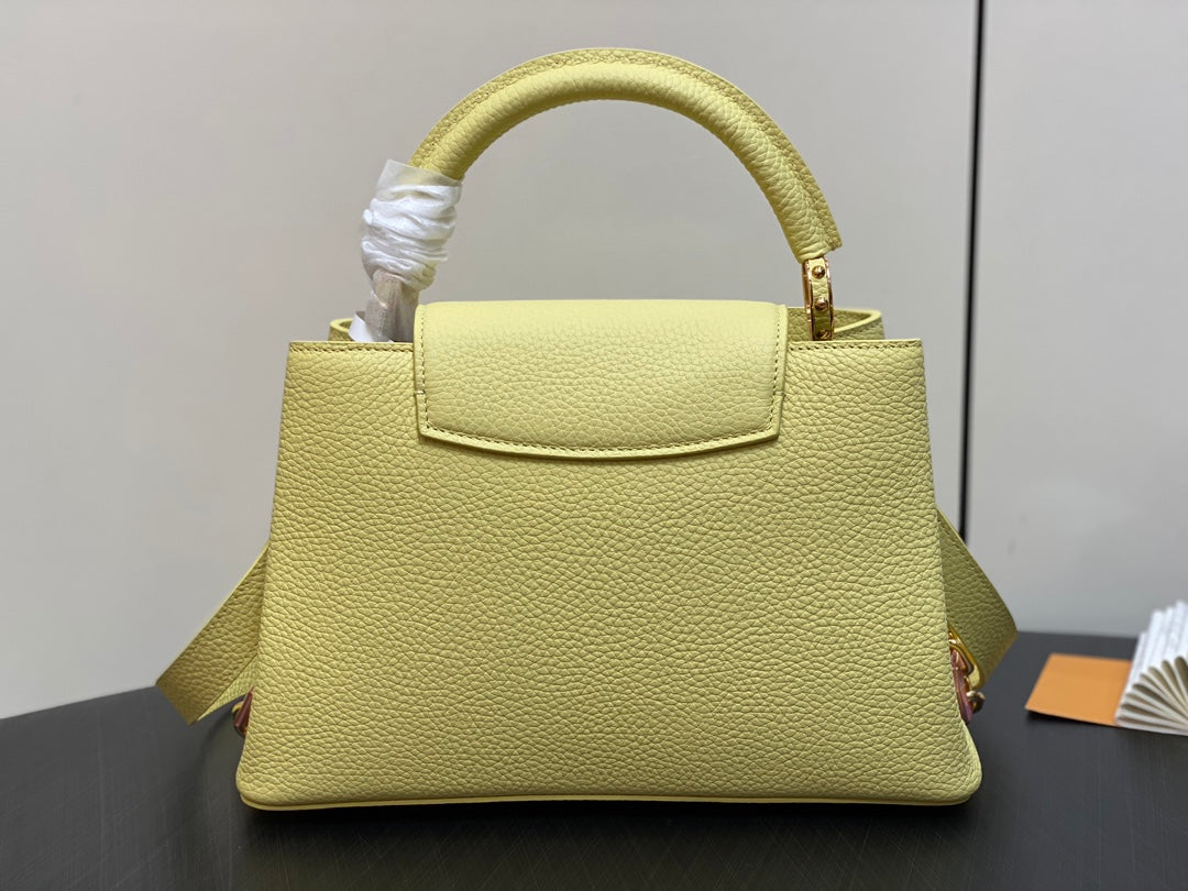 capucines mm 31,5 cuir de taurillon jaune accastillage doré