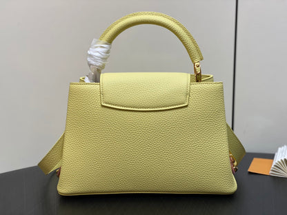 capucines mm 31,5 cuir de taurillon jaune accastillage doré