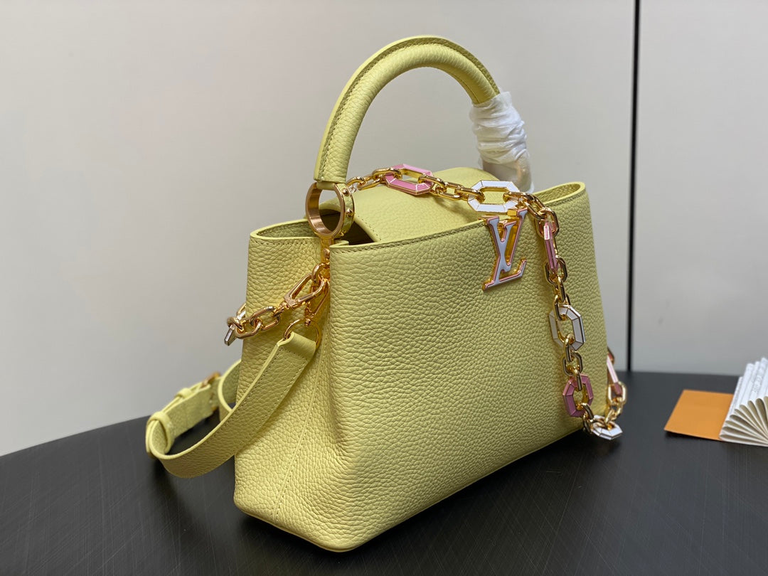 capucines mm 31,5 cuir de taurillon jaune accastillage doré