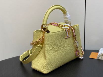 capucines mm 31,5 cuir de taurillon jaune accastillage doré