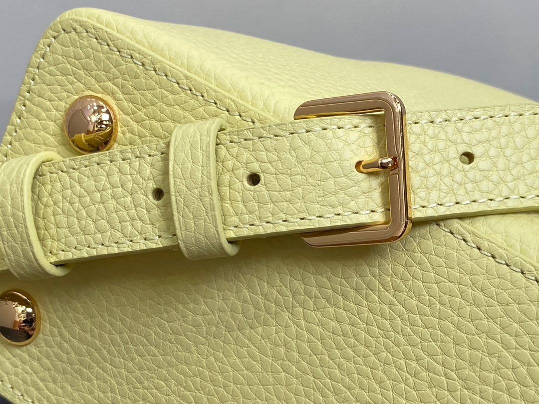 capucines mm 31,5 cuir de taurillon jaune accastillage doré