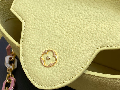 capucines mm 31,5 cuir de taurillon jaune accastillage doré