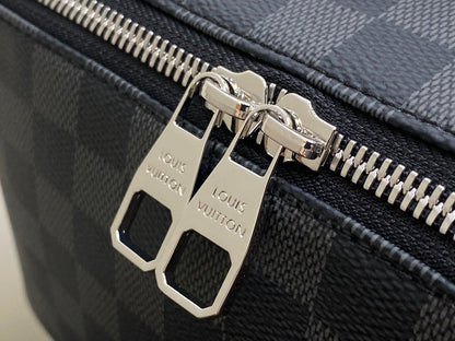 TROUSSE DE TOILETTE 24 EN TOILE DAMIER GRAPHITE NOIRE