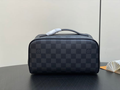 TROUSSE DE TOILETTE 24 EN TOILE DAMIER GRAPHITE NOIRE