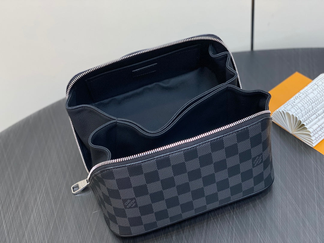 TROUSSE DE TOILETTE 24 EN TOILE DAMIER GRAPHITE NOIRE