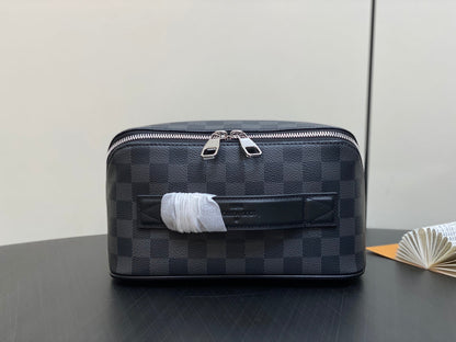 TROUSSE DE TOILETTE 24 EN TOILE DAMIER GRAPHITE NOIRE