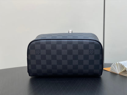 TROUSSE DE TOILETTE 24 EN TOILE DAMIER GRAPHITE NOIRE