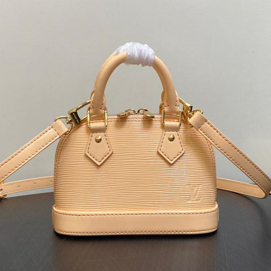 Alma Nano 18 en cuir de veau épi beige 