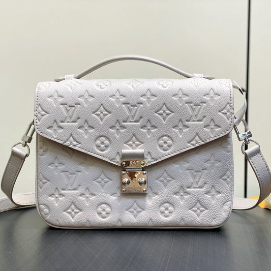 LV Pochette Metis 25cm Cuir Empreinte Monogramme Blanc 331021